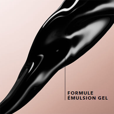 A smooth, glossy black gel is flowing against a soft, neutral background, with the text "FORMULE EMULSION GEL" displayed alongside it.