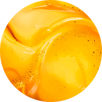 Texture lisse et brillante d'une pate jaune, evoquant l'huile ou une sauce, presentee en cercle.