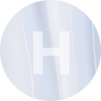 Een witte cirkel met een grote, stijlvolle 'H' in het midden, op een lichte, glanzende achtergrond.